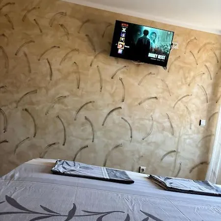 Cozy One-bedroom In Old Town 1 *